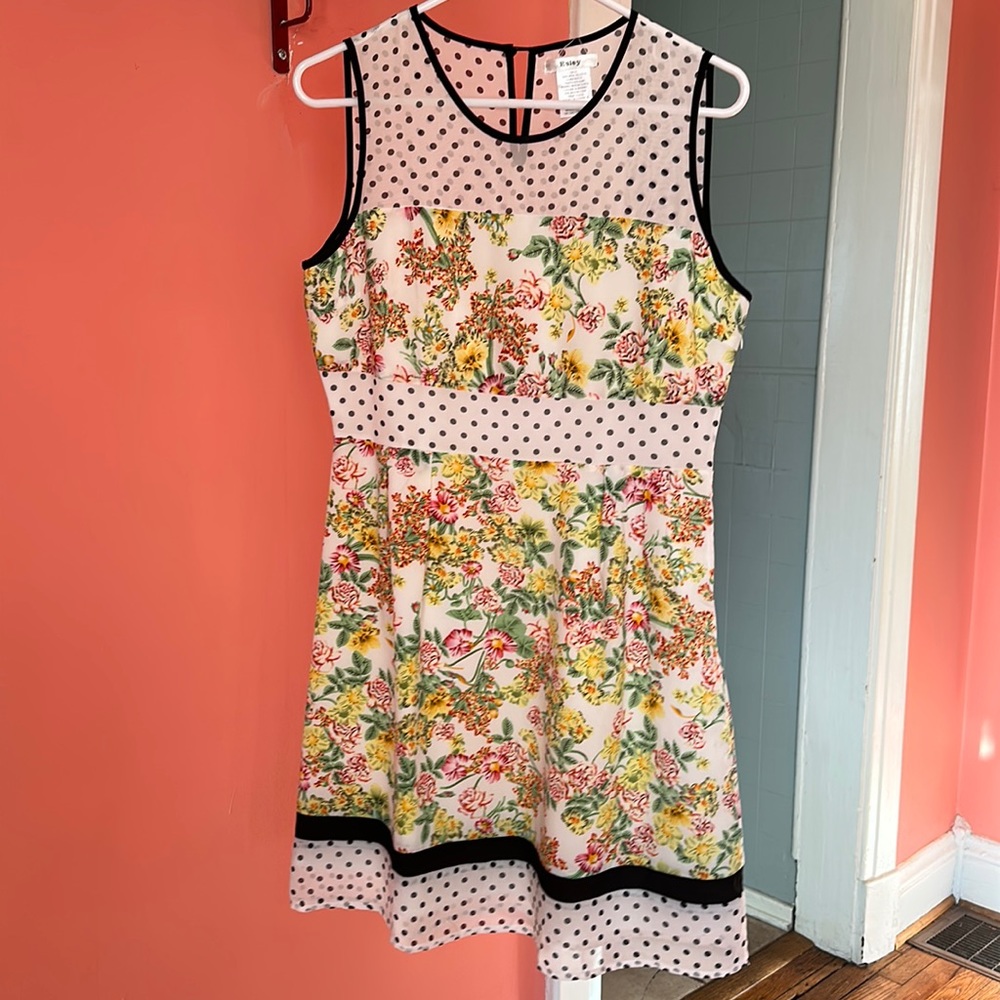Cute, casual, sleeveless dress hidden side zipper.